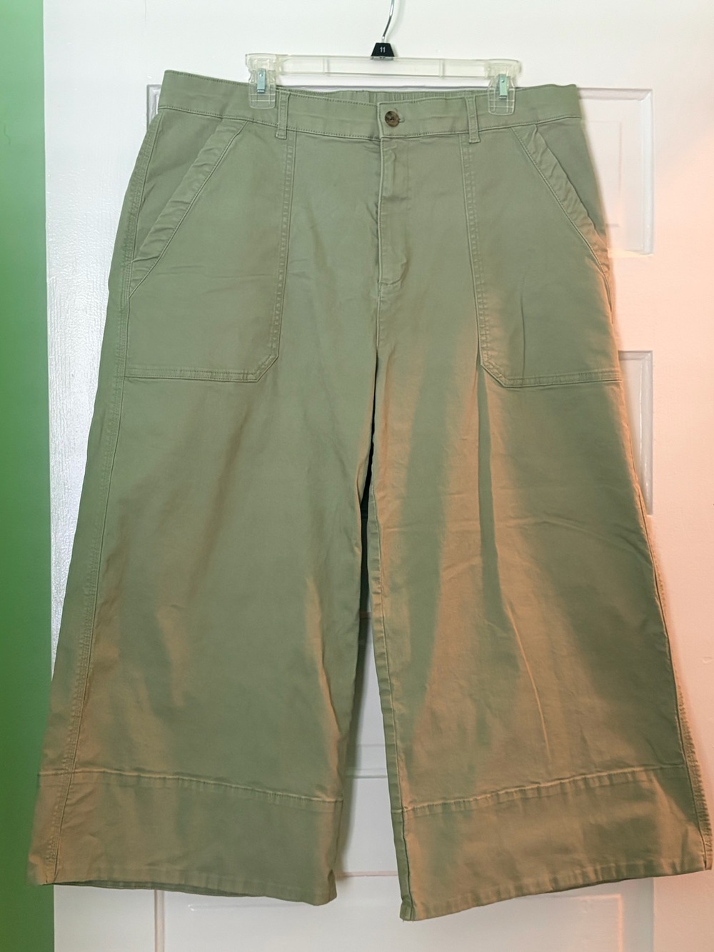 Caslon Sage Green Wide-Leg Cropped Pants